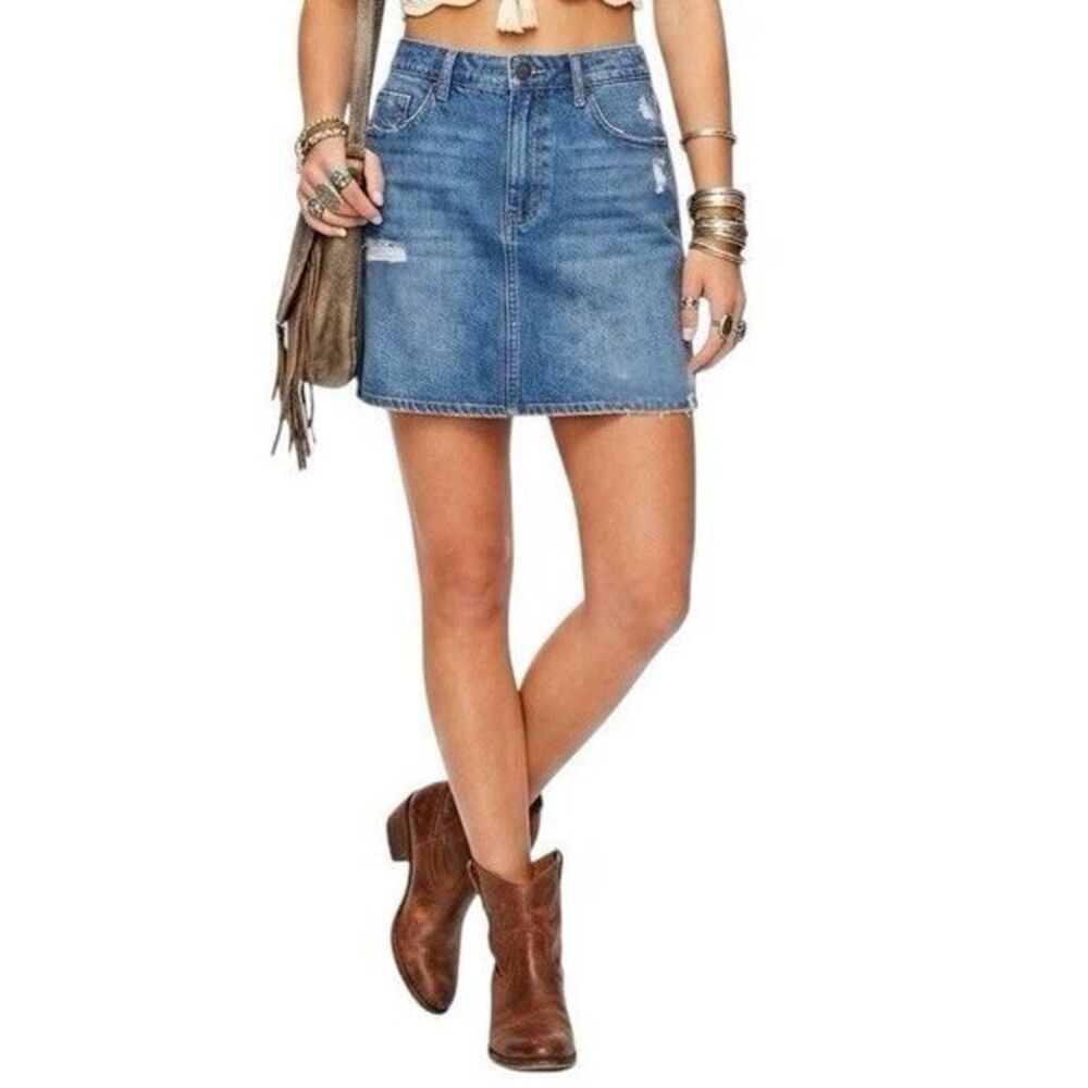 Old Navy Womens Jean Skirt Sz 16 Denim Ripped Destroyed Mini Casual Modern Blue